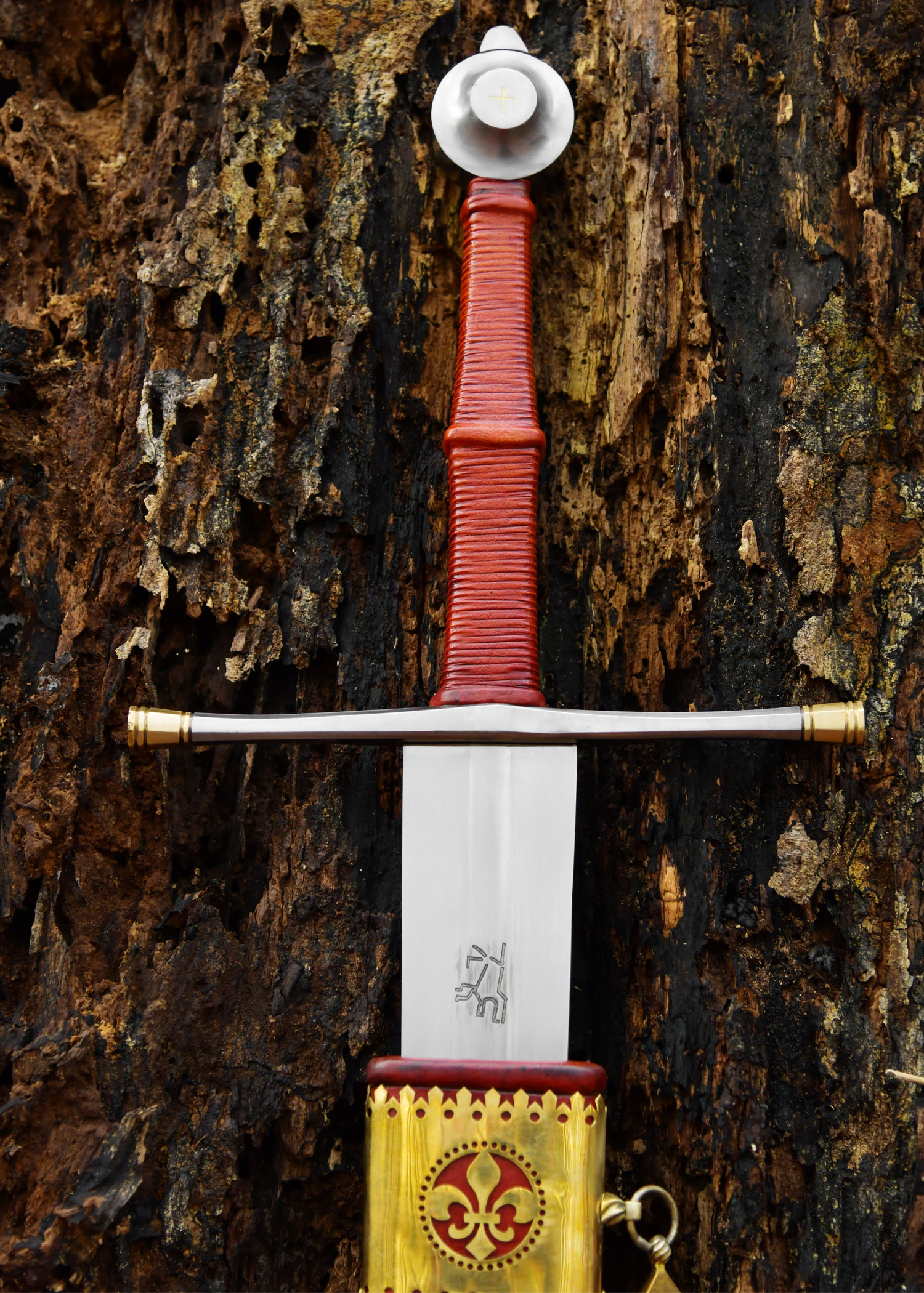 Vue de la poignée, de la garde et du pommeau de l'Epée médiévale allemande longue