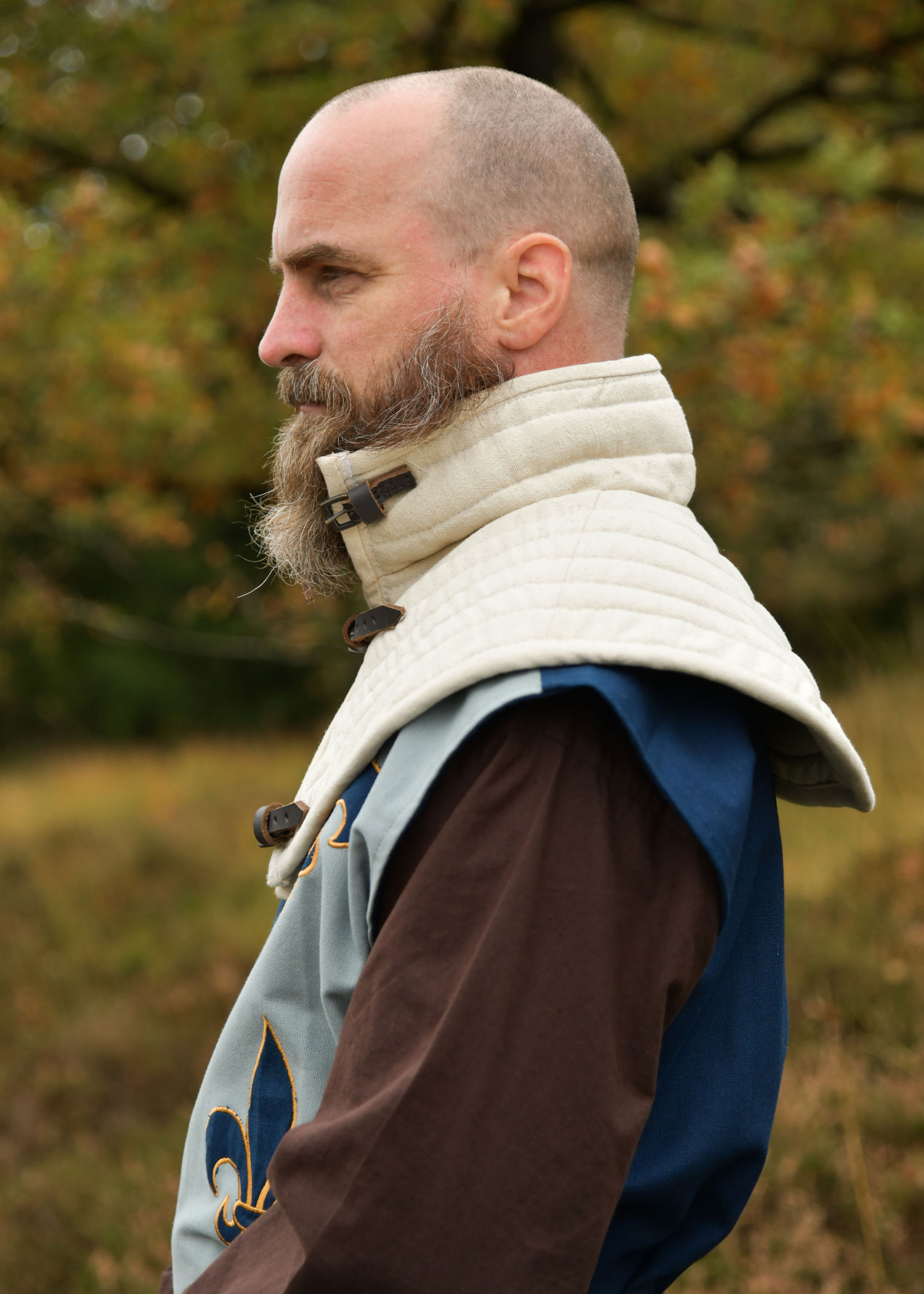 Vue de profil du colletin rembourré avec garnissage en laine naturelle